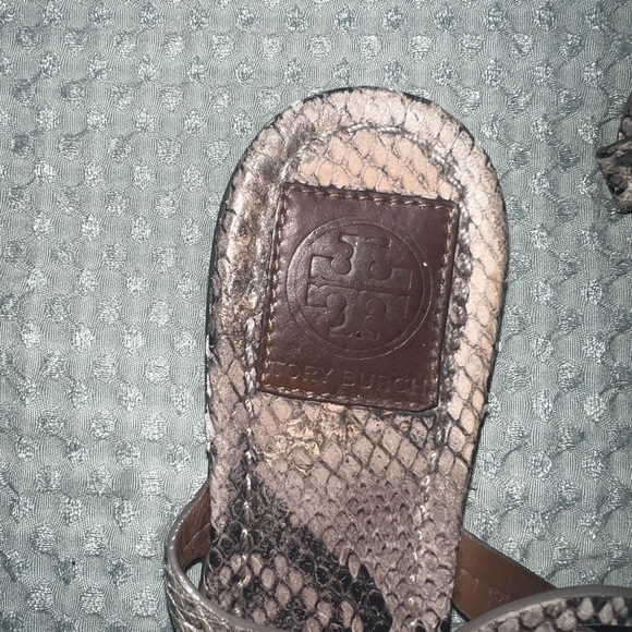 TORY BURCH
MILLER SLIDE SANDALS 
SIZE 8.5
NATURAL SUEDED ROCCIA PRINT - Picture 2 of 5